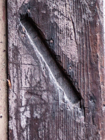 MEZUZAH  OF BRONZE <br /> TOMASZÓW MAZOWIECKI <br /> UL. JEROZOLIMSKA 3